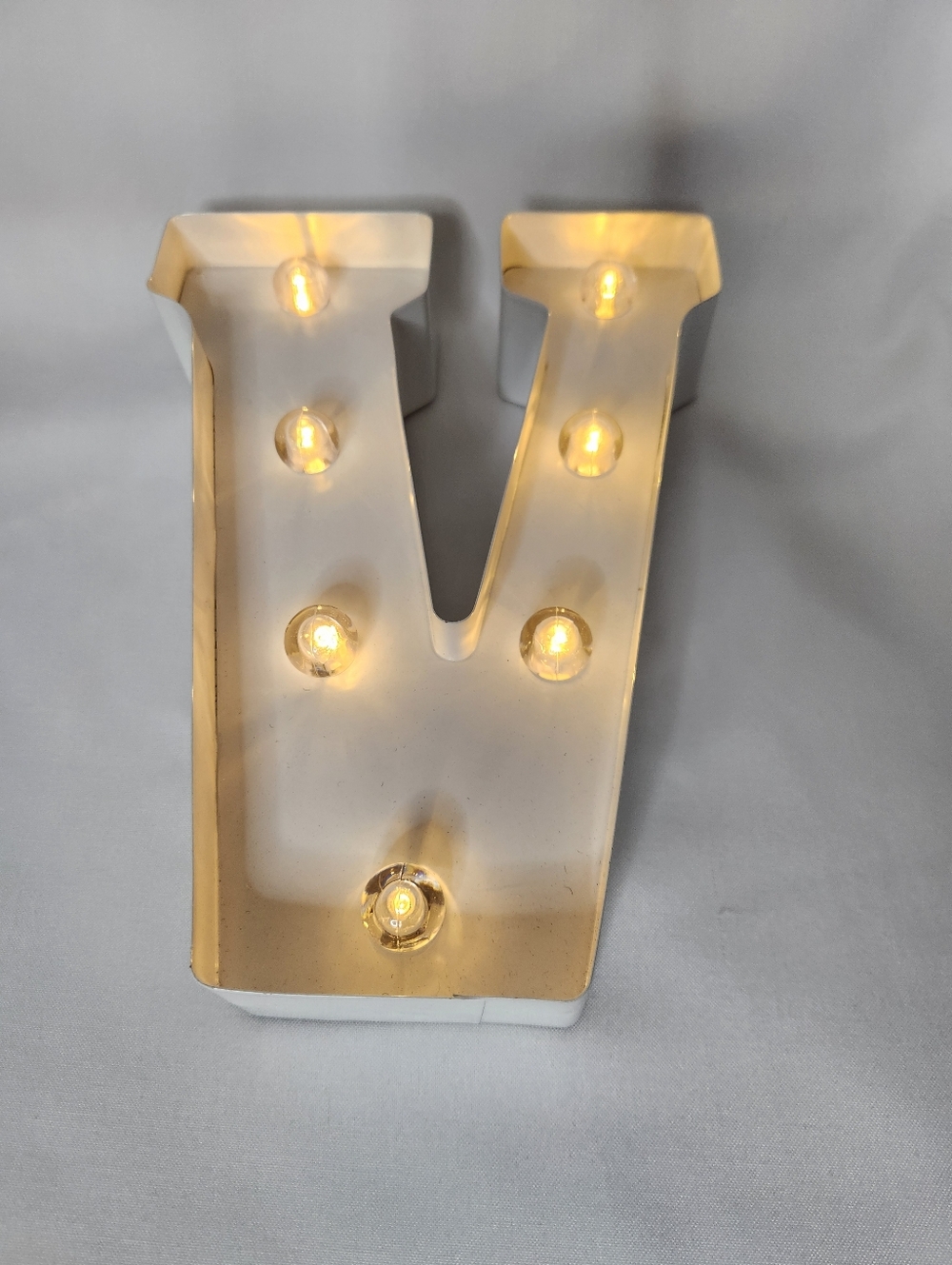 Darice White Marquee Letter V with Warm Bulbs